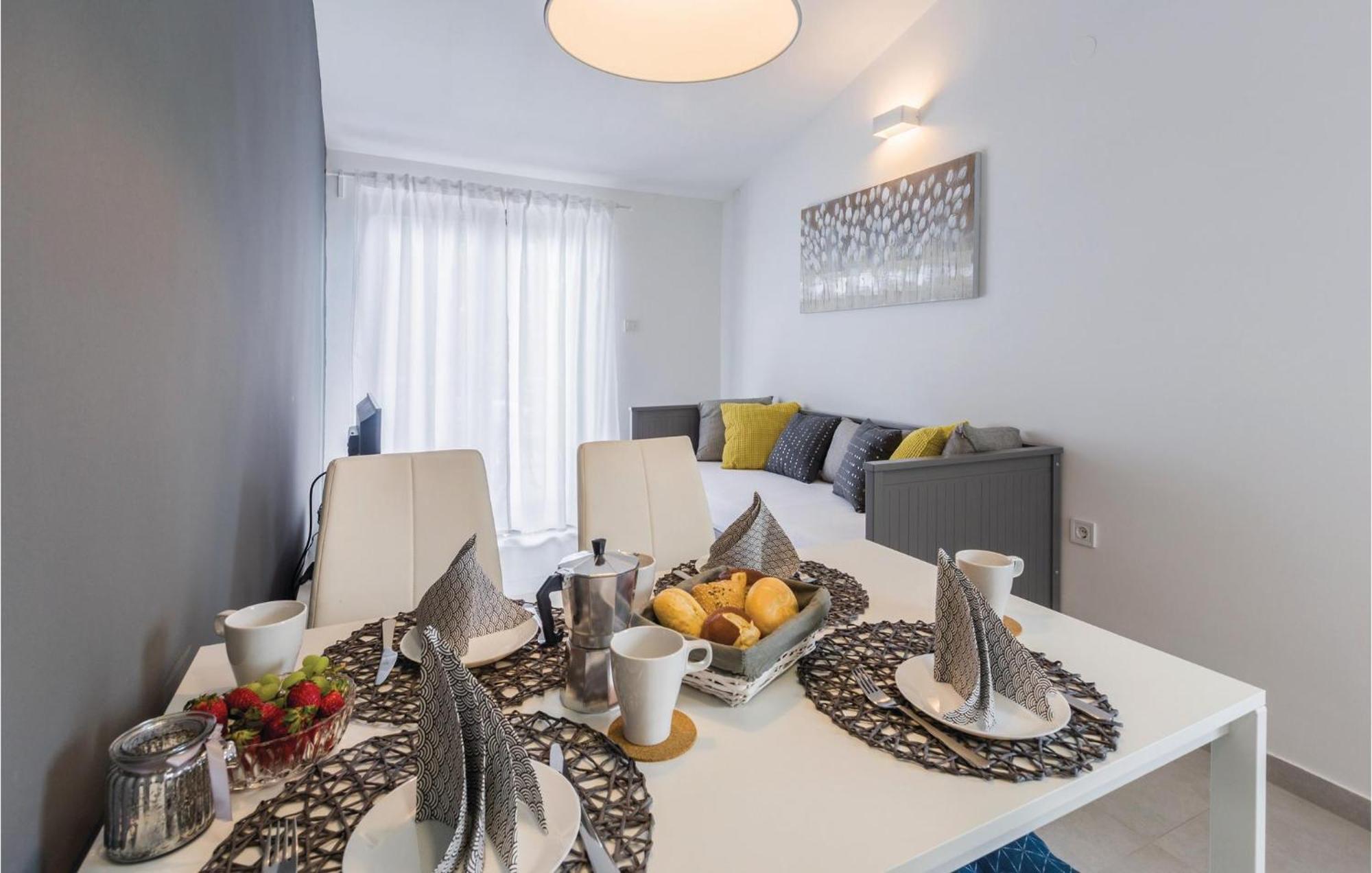 Apartmán 1 Bedroom Amazing In *
